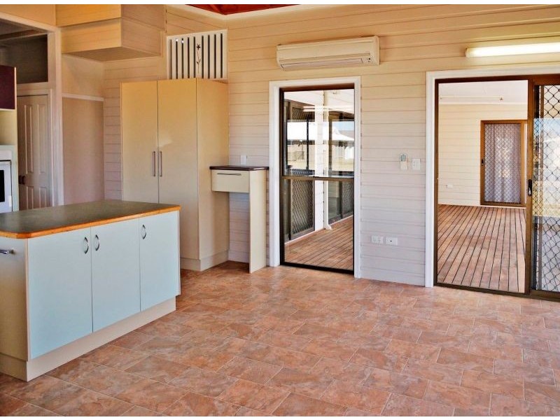 4 Alexander Ave, Chinchilla QLD 4413