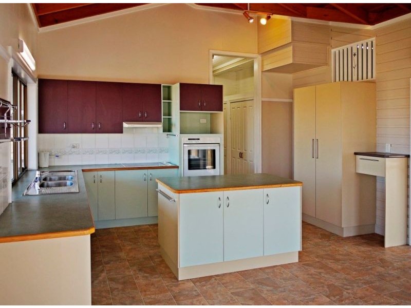 4 Alexander Ave, Chinchilla QLD 4413