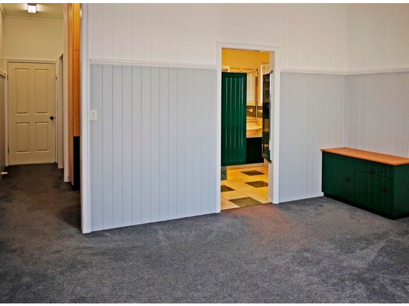 4 Alexander Ave, Chinchilla QLD 4413