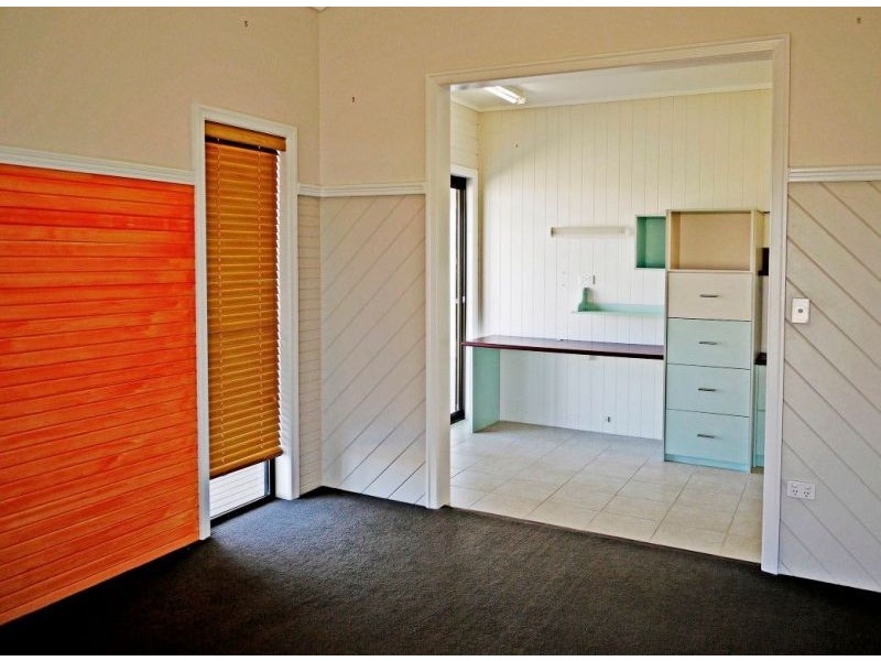 4 Alexander Ave, Chinchilla QLD 4413