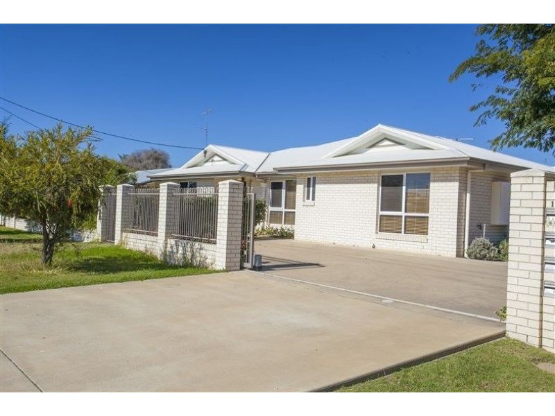 2/100 Zeller Street, Chinchilla QLD 4413