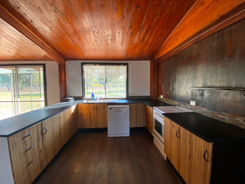 261 Kookaburra Drive, Tara QLD 4421