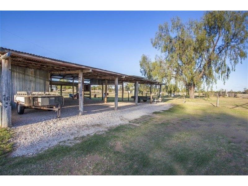 302 Dawson Gate Road, Chinchilla QLD 4413