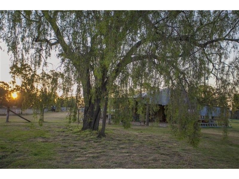 302 Dawson Gate Road, Chinchilla QLD 4413