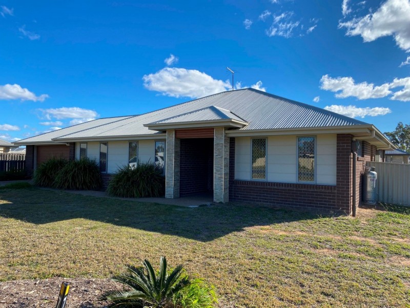 18 Pilkington St, Chinchilla QLD 4413