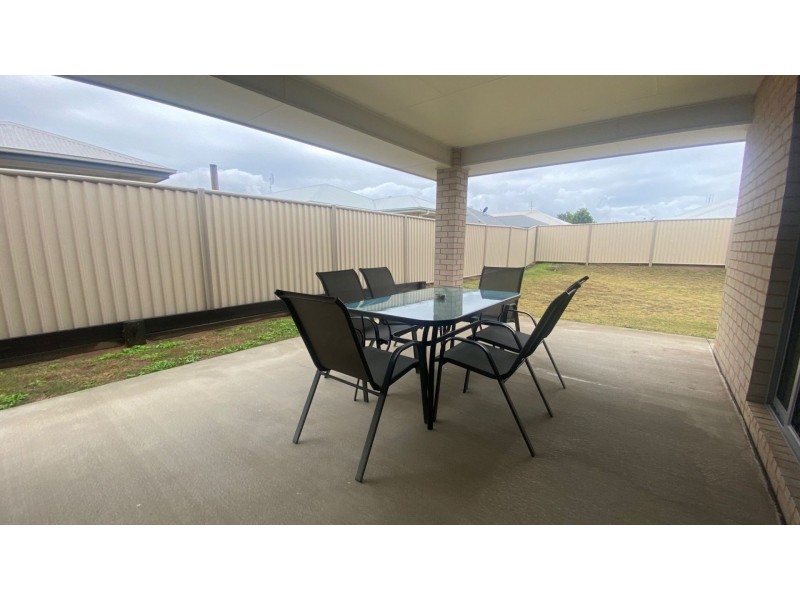 17 Gleeson Street, Chinchilla QLD 4413