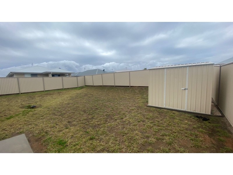 17 Gleeson Street, Chinchilla QLD 4413