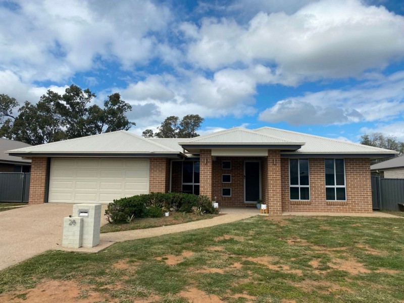 28 Cameron St, Chinchilla QLD 4413