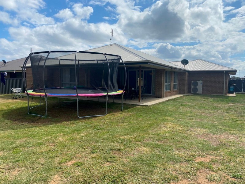 28 Cameron St, Chinchilla QLD 4413