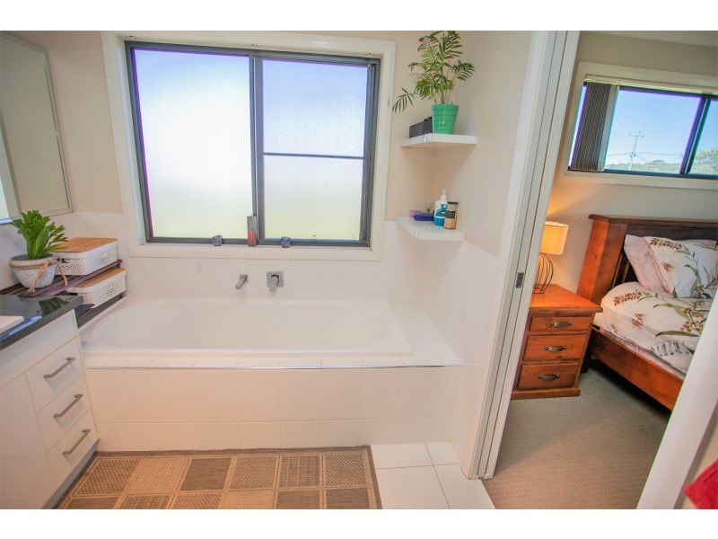 143 Ainsworth Street, Chinchilla QLD 4413