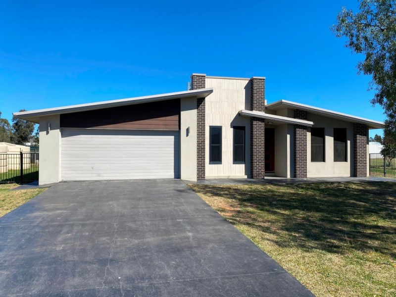 166 Washington Ave, Chinchilla QLD 4413