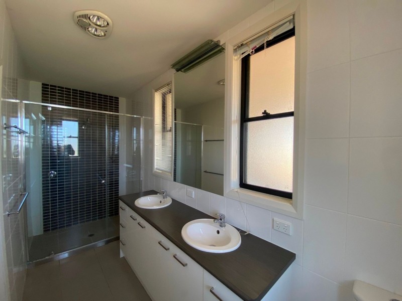 166 Washington Ave, Chinchilla QLD 4413