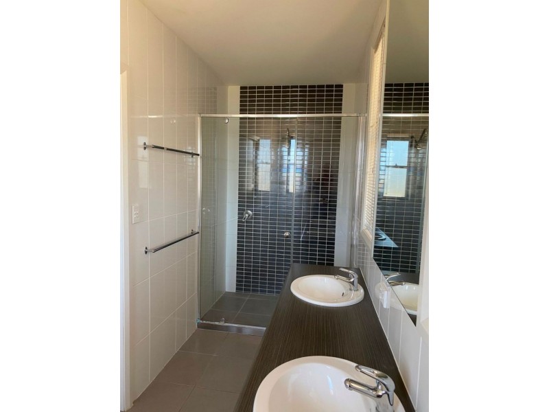 166 Washington Ave, Chinchilla QLD 4413