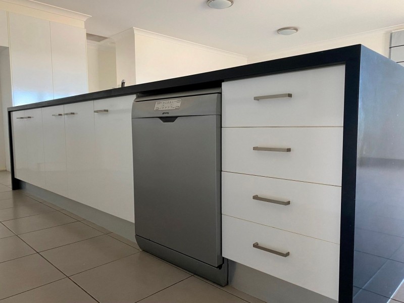 166 Washington Ave, Chinchilla QLD 4413