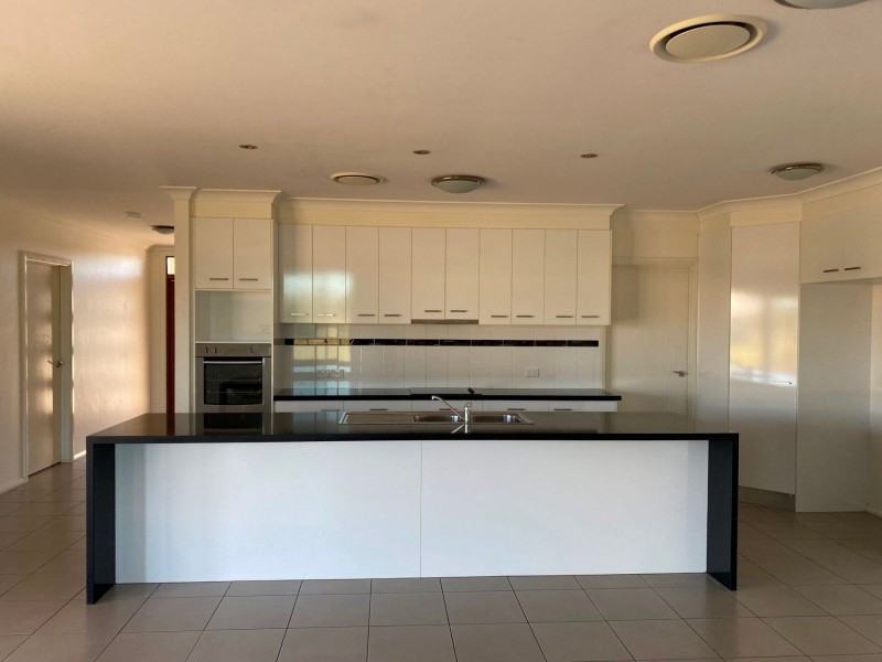 166 Washington Ave, Chinchilla QLD 4413