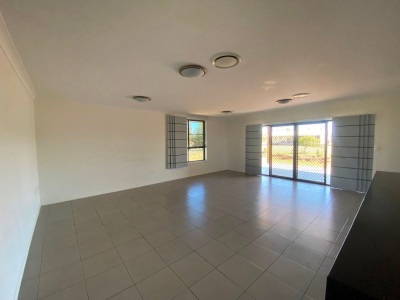 166 Washington Ave, Chinchilla QLD 4413