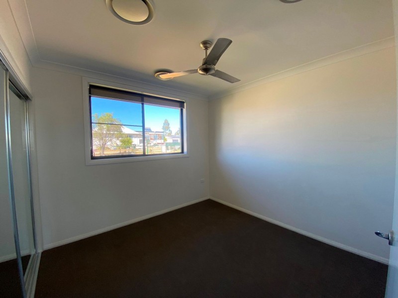 166 Washington Ave, Chinchilla QLD 4413