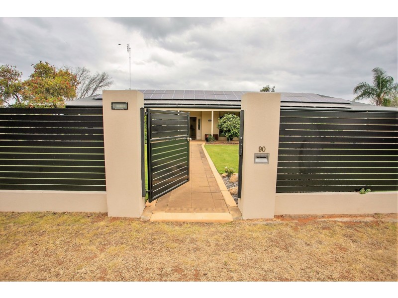 90 Zeller Street, Chinchilla QLD 4413