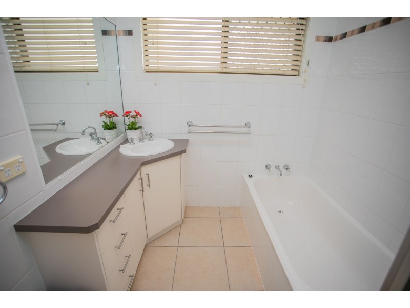 90 Zeller Street, Chinchilla QLD 4413