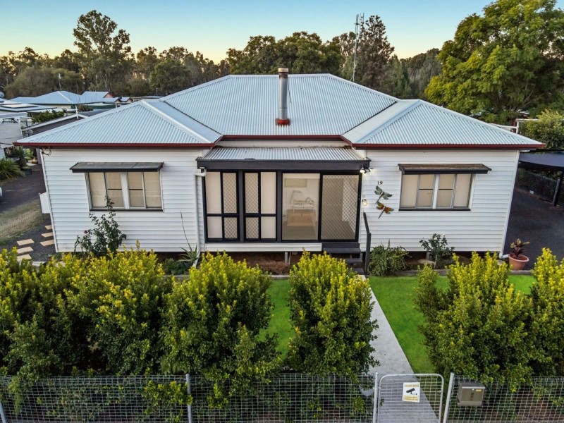 19 Russell St, Chinchilla QLD 4413