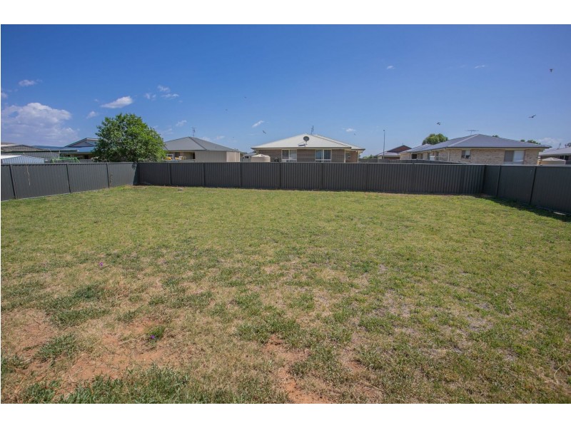 23 Cameron St, Chinchilla QLD 4413