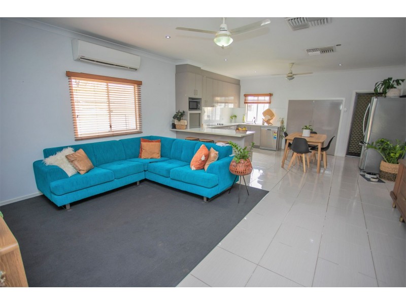 1 Crescent Avenue, Chinchilla QLD 4413