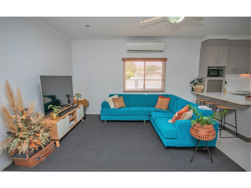 1 Crescent Avenue, Chinchilla QLD 4413