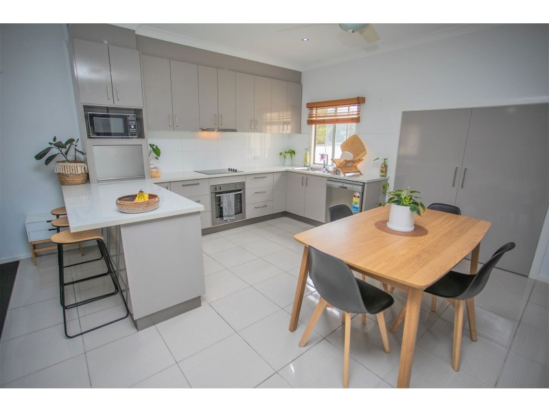 1 Crescent Avenue, Chinchilla QLD 4413