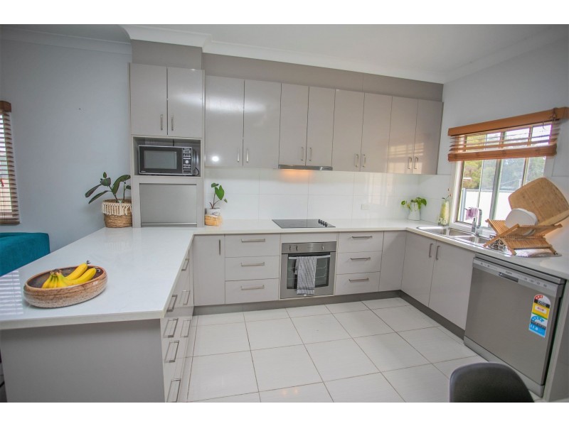 1 Crescent Avenue, Chinchilla QLD 4413