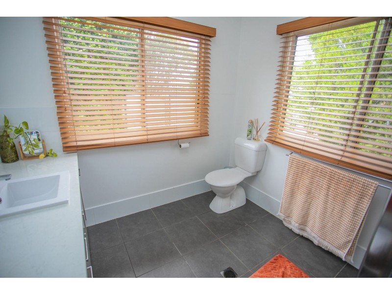 1 Crescent Avenue, Chinchilla QLD 4413