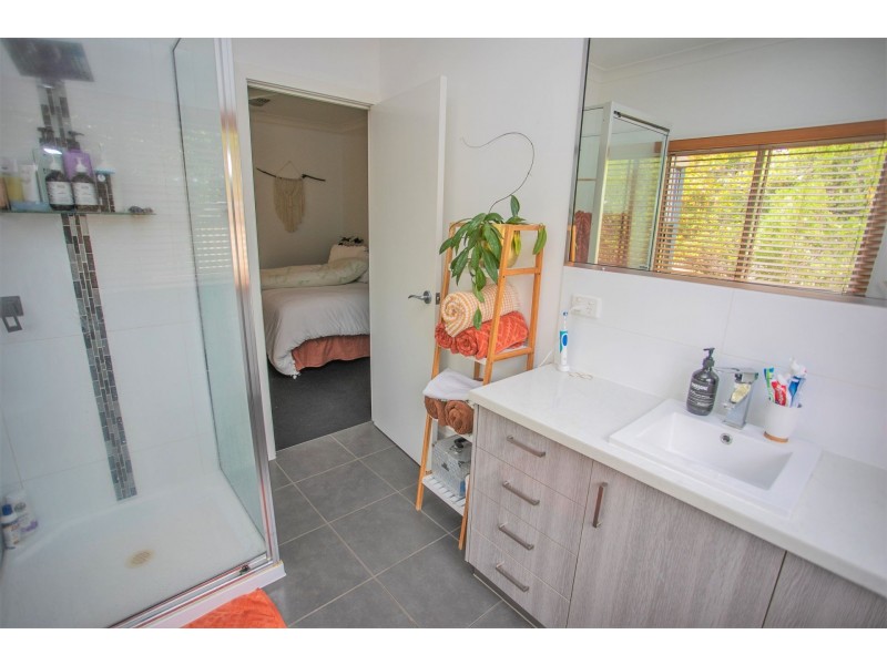 1 Crescent Avenue, Chinchilla QLD 4413