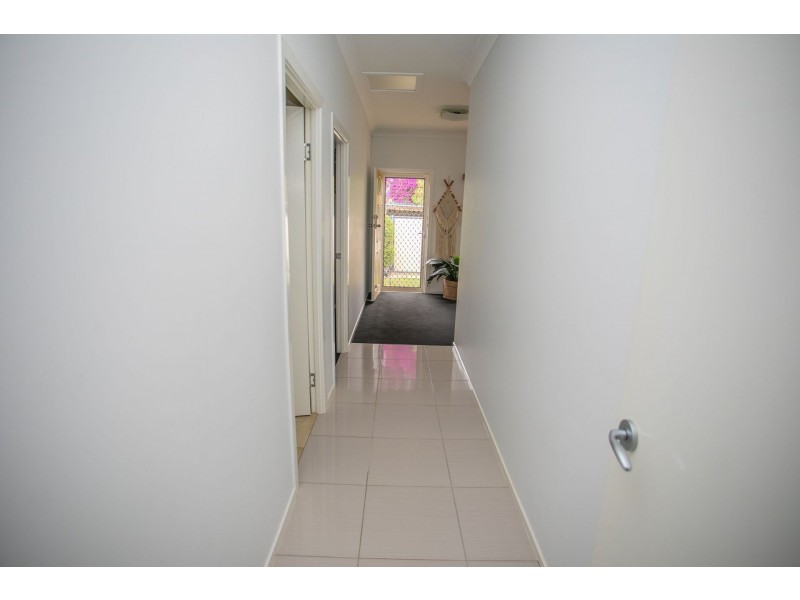 1 Crescent Avenue, Chinchilla QLD 4413