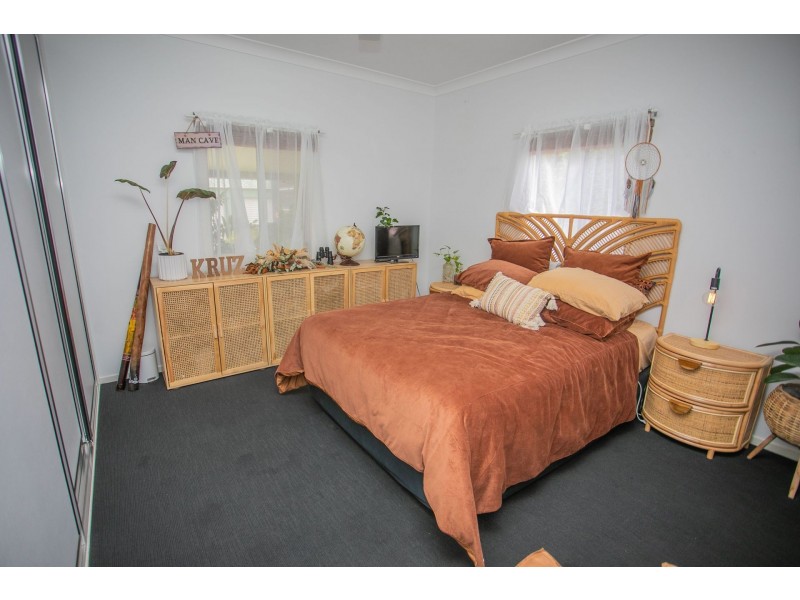 1 Crescent Avenue, Chinchilla QLD 4413