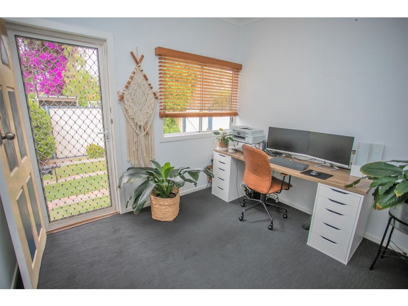 1 Crescent Avenue, Chinchilla QLD 4413