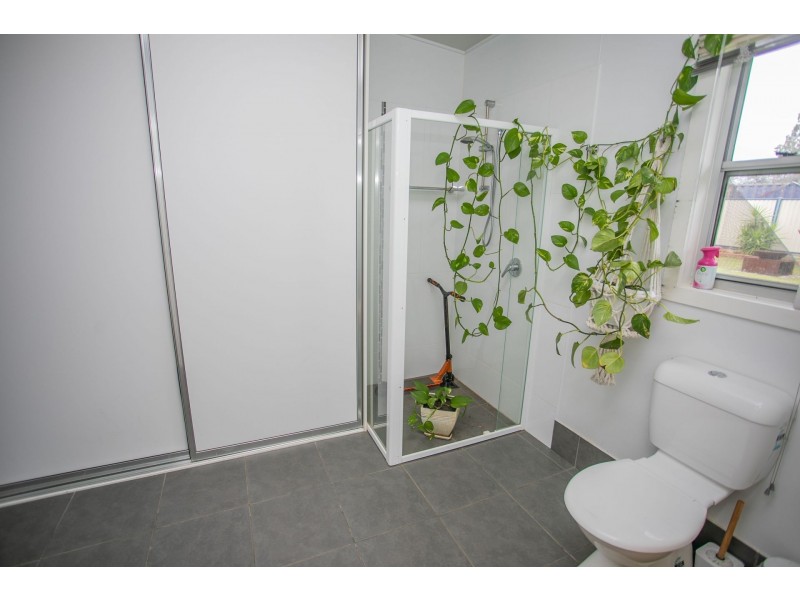 1 Crescent Avenue, Chinchilla QLD 4413