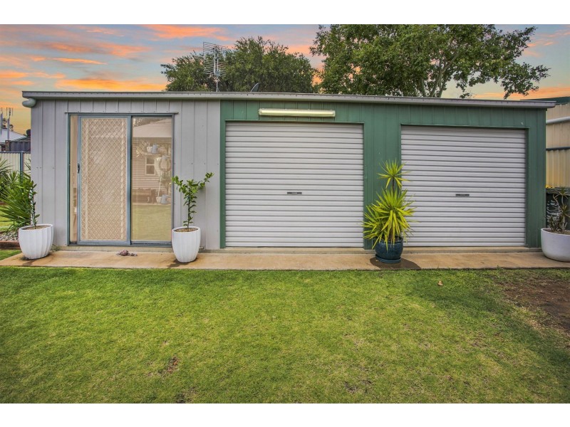 1 Crescent Avenue, Chinchilla QLD 4413