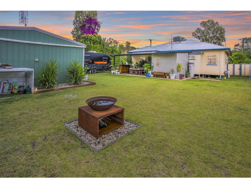 1 Crescent Avenue, Chinchilla QLD 4413