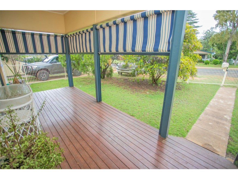 1 Crescent Avenue, Chinchilla QLD 4413