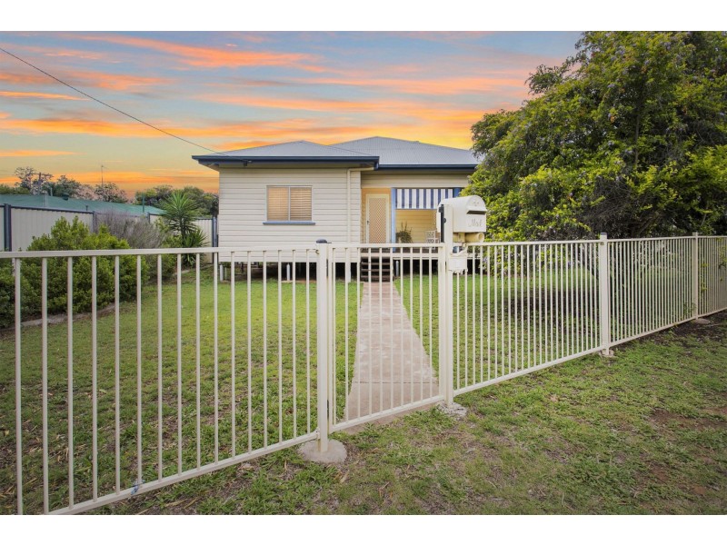 1 Crescent Avenue, Chinchilla QLD 4413