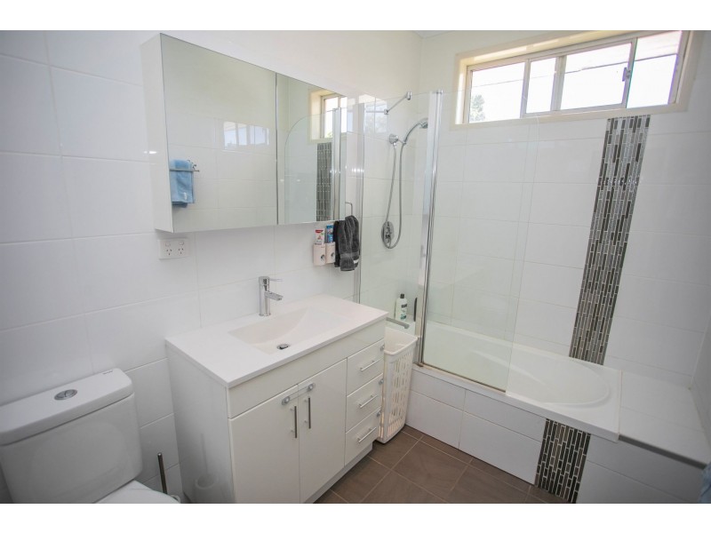 4 Windmill Road, Chinchilla QLD 4413