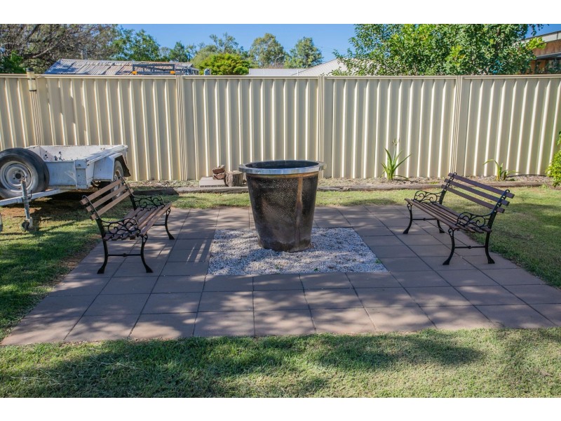 4 Windmill Road, Chinchilla QLD 4413