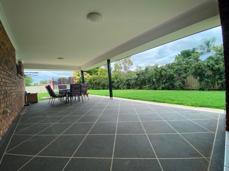 9 Back Ave, Chinchilla QLD 4413