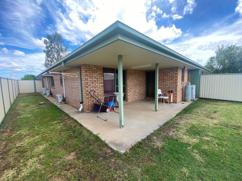 2/107 ZELLER ST, Chinchilla QLD 4413