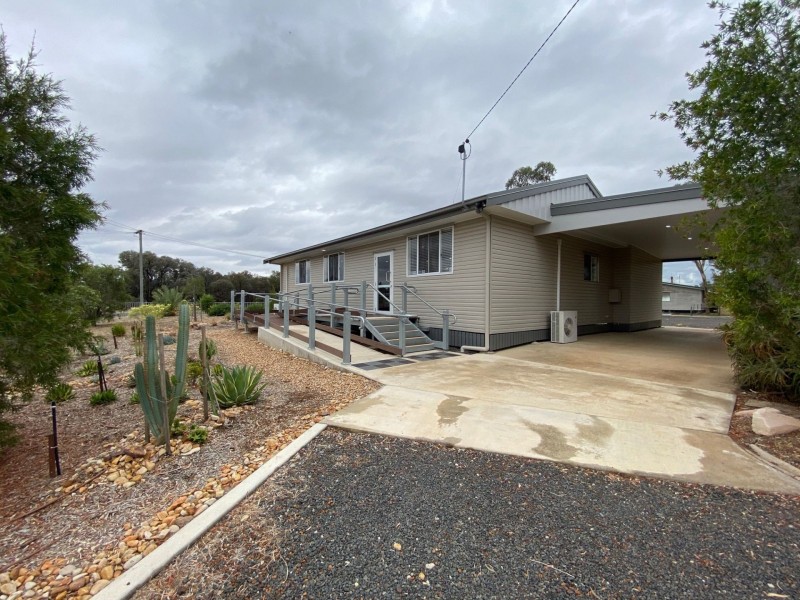 12 Tucker St, Tara QLD 4421