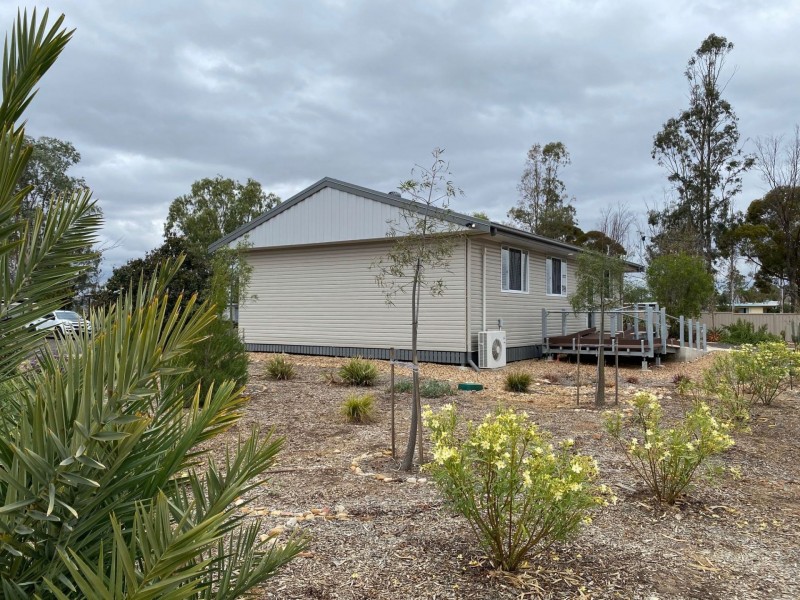 12 Tucker St, Tara QLD 4421
