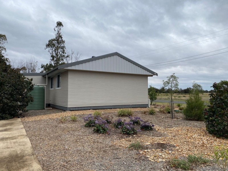 12 Tucker St, Tara QLD 4421