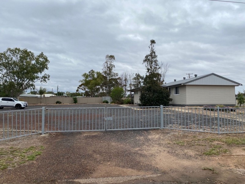 12 Tucker St, Tara QLD 4421