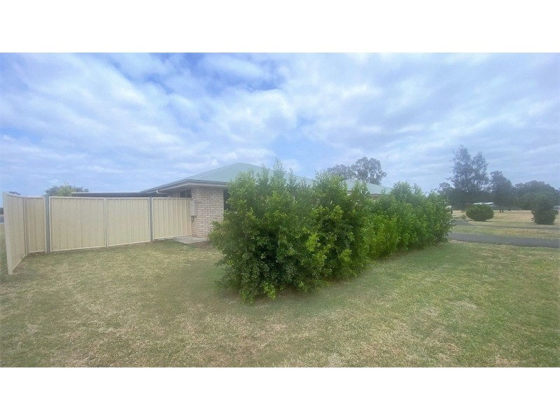 1/2 Luscombe Street, Chinchilla QLD 4413