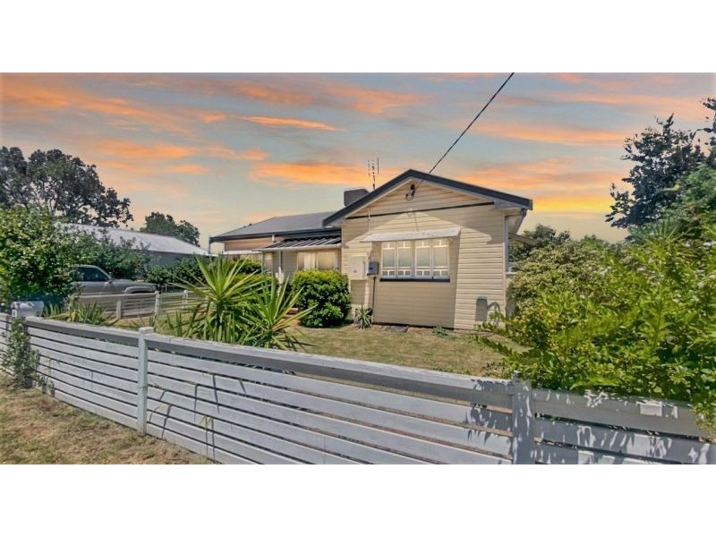 8 Evans Street, Chinchilla QLD 4413