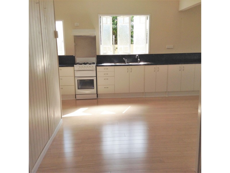 8 Evans Street, Chinchilla QLD 4413